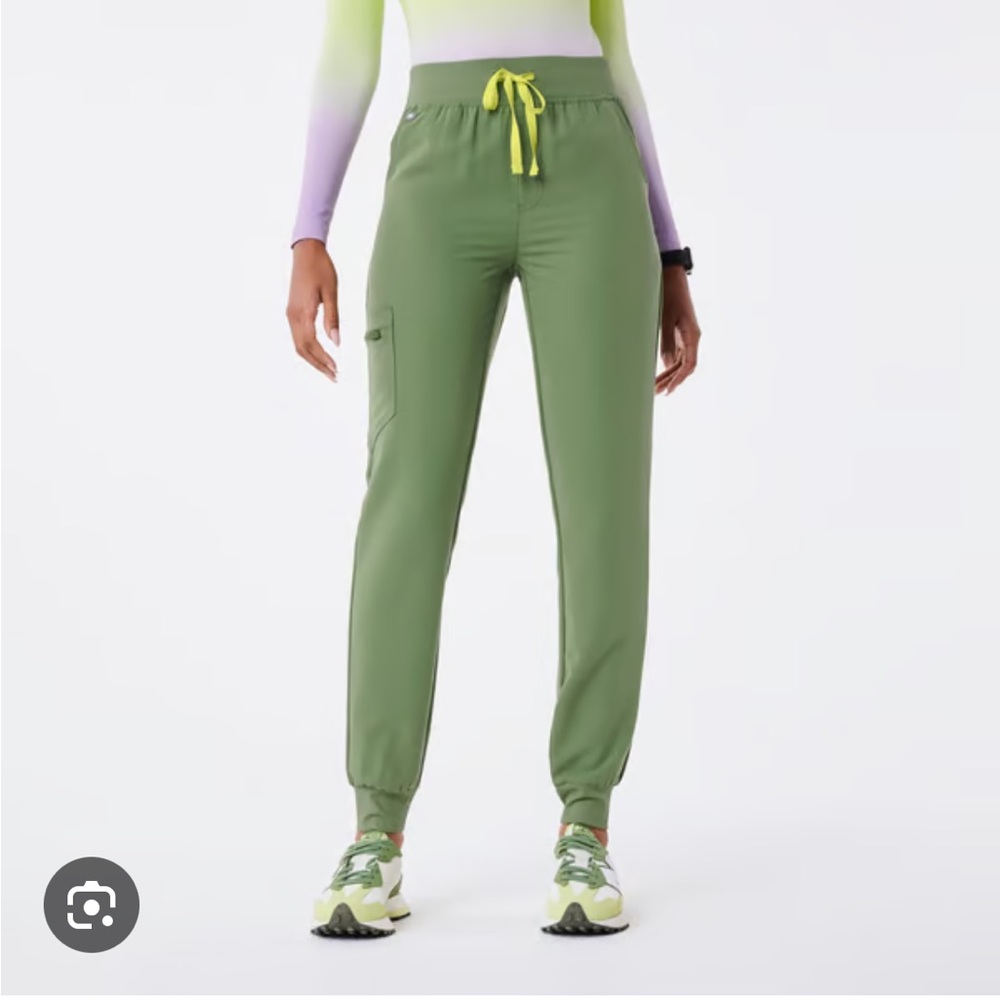 Figs Fern Green Scrub Set